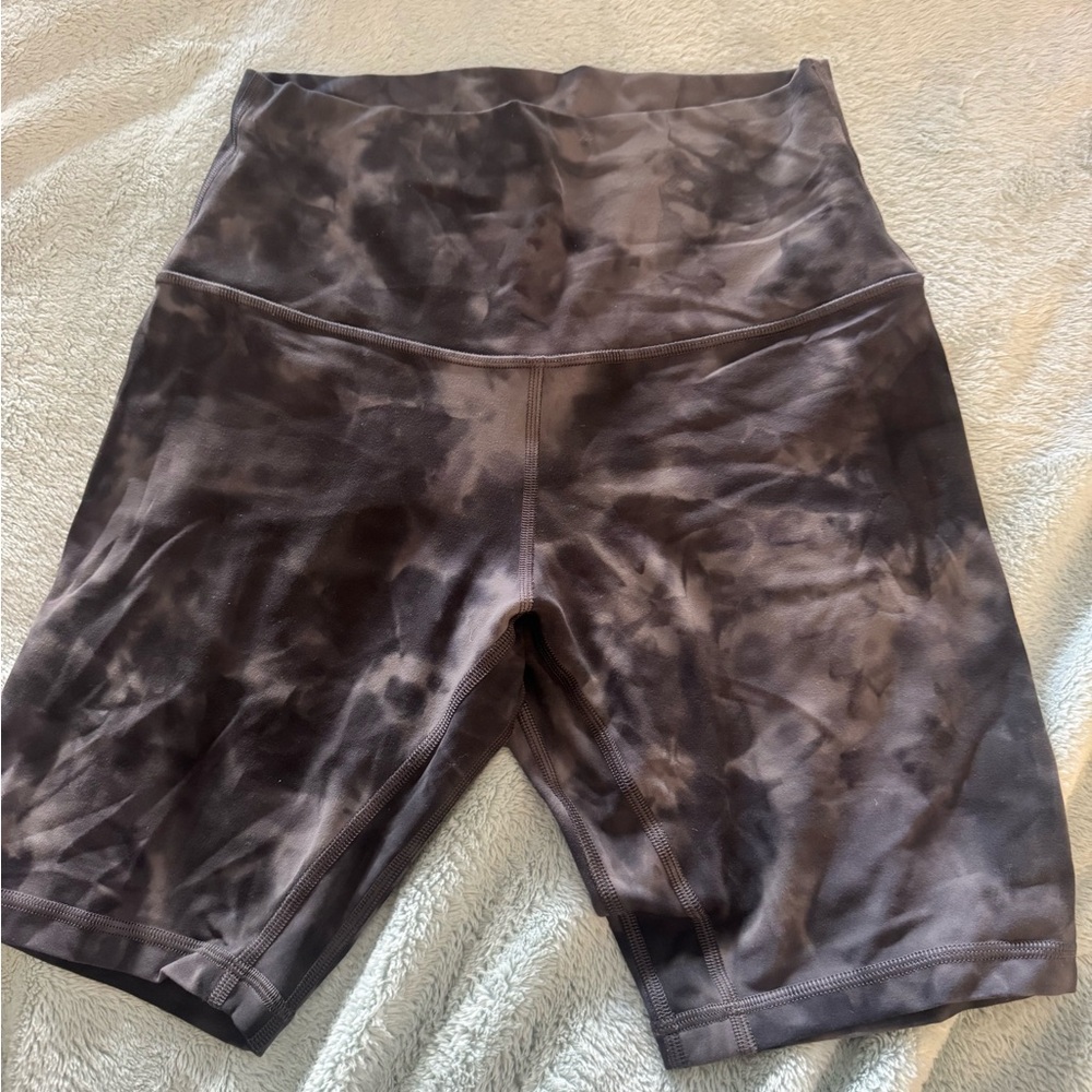 lululemon athletica High-Rise Wunder under Tie-Dye Bike Shorts — black and gray